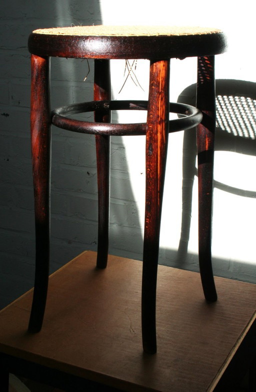 Tabouret Thonet signé