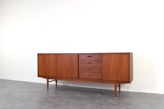 Image 1 of Buffet danois en teck, style milieu du XXe siècle, années 1960.