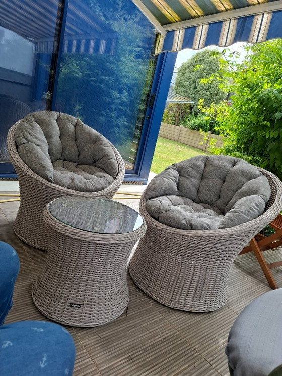 Image 1 of Hespéride Gartenmöbelset: 2 Sessel + Couchtisch aus hellgrauem Kunstharz