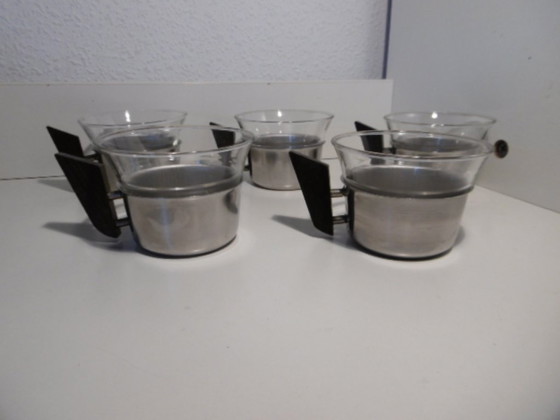 Set aus 5 Glasbechern mit Metallhaltern und dunklen Griffen, Jenaer Glas, Küchenzubehör, Transparent, Vintage (Foto 2 von 5)