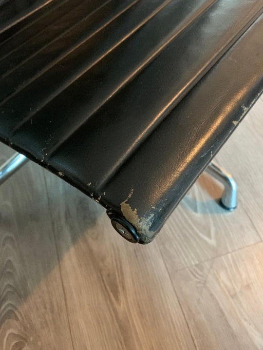 Vitra Eames EA124 Leather / Chrome