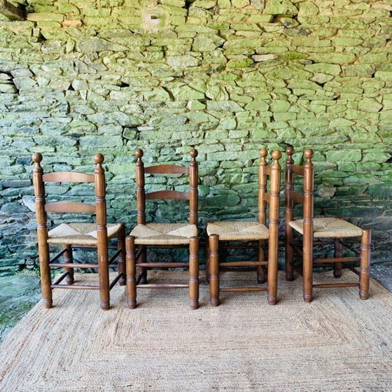 Image 1 of Set van 4 massief houten stoelen met rieten zittingen