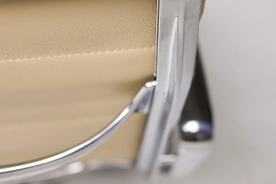 Image 1 of Eames Vitra EA 216, cuir beige double face, état quasi neuf