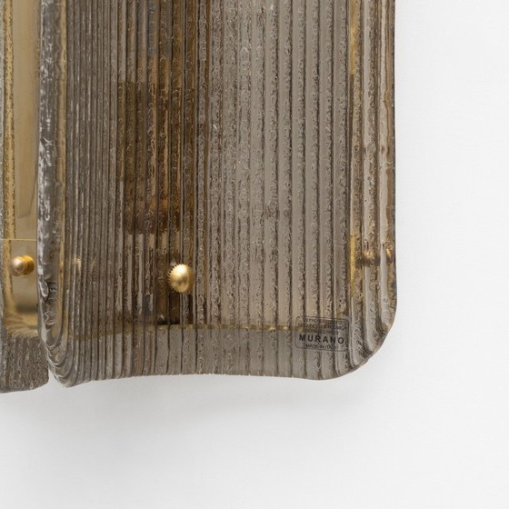 Image 1 of Paar gebogener, gerippter Wandleuchten aus Muranoglas und Messing