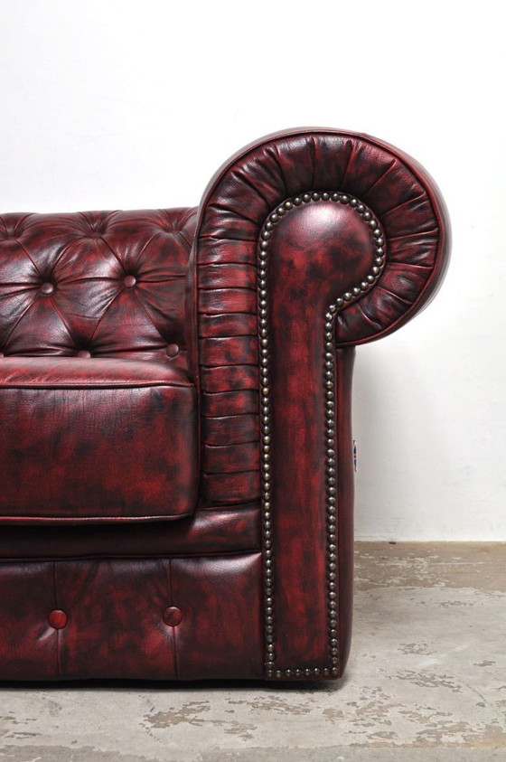 Image 1 of Divano Chesterfield vintage a 3 posti