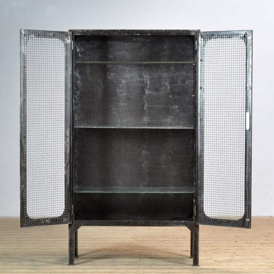 Image 1 of Armoire médicale vintage, années 1970