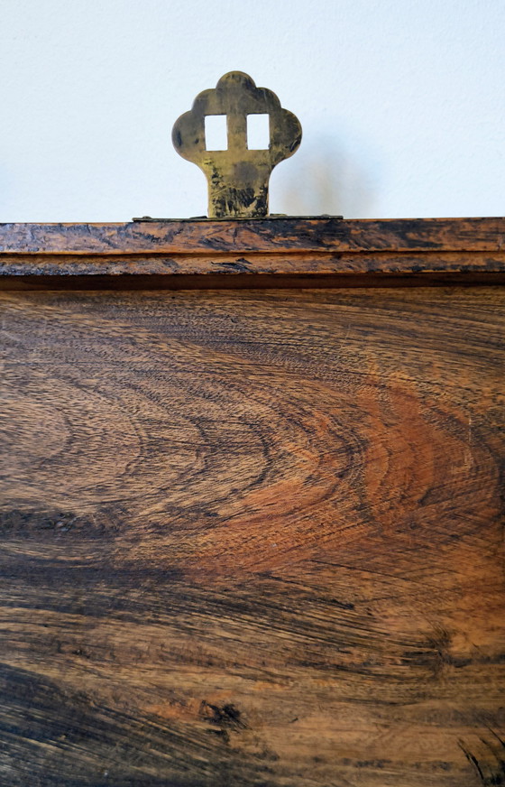 Image 1 of Cassapanca antica fatta a mano con decorazione di uccelli e fiori