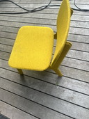 Una silla amarilla de Ligne Roset