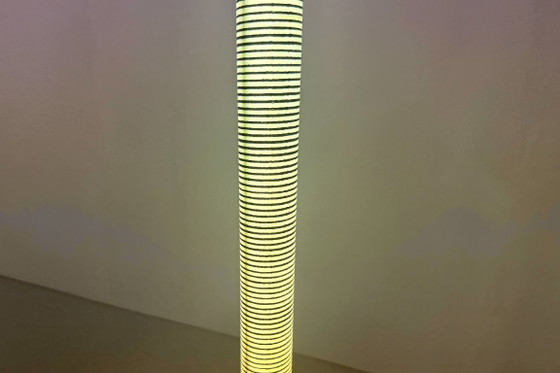 Lampada Tiger di Fontana Arte, Italia - anni '80 – Lampade da terra, Metallo, Plastica (photo 7 of 12)