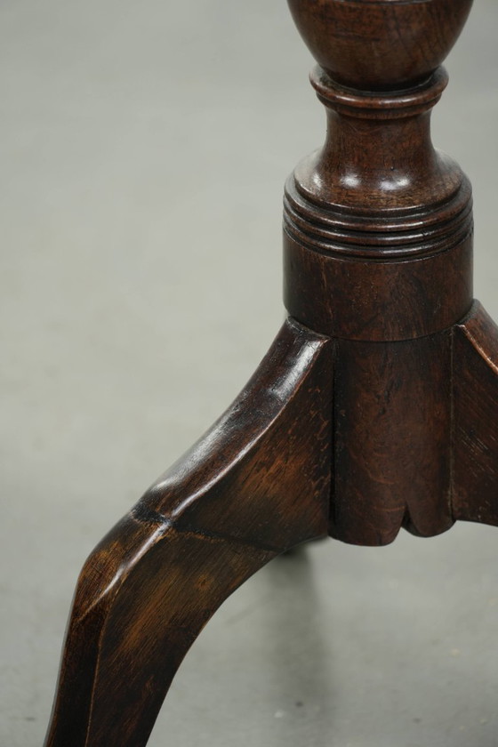 Image 1 of Antieke Engelse eikenhouten tilt top table/ bijzettafel uit begin 19e eeuw 