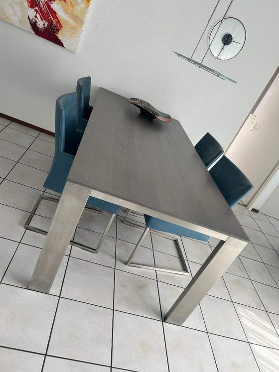 Image 1 of Table à manger (bord) et 4 chaises de salle à manger (rangement)