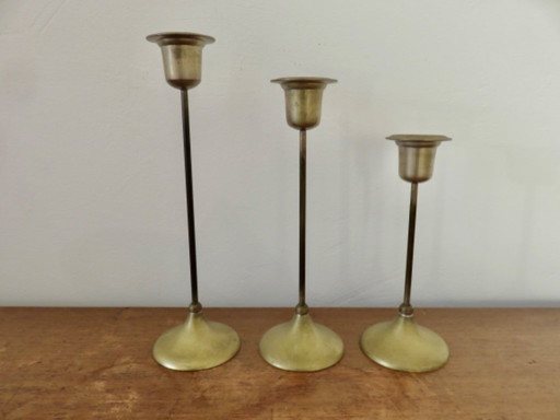 Série de 3 bougeoirs scandinaves, modernistes en laiton, années 60 70
