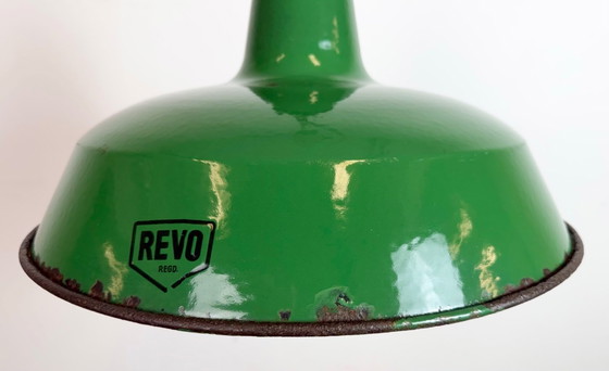 Image 1 of Industriële groene emaille hanglamp van Revo, jaren 1950.