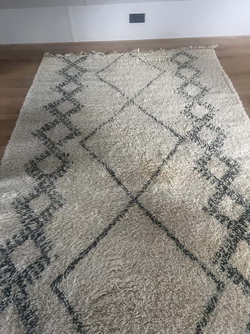 Beautiful hand-knotted Moroccan rug