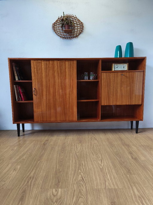 Buffet moderniste des années 1970 – dressoirs, Wood