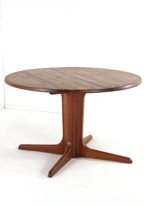 Round extendable teak dining table Danish
