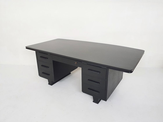 Escritorio ejecutivo de madera negra, década de 1960. – Wood (photo 14 of 21)