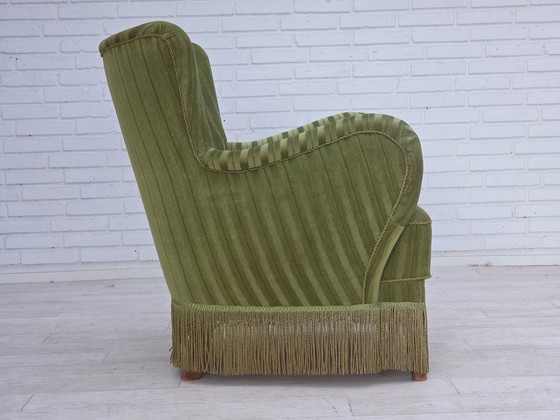 Image 1 of Sillón danés de los años 60, tapizado original en terciopelo verde.