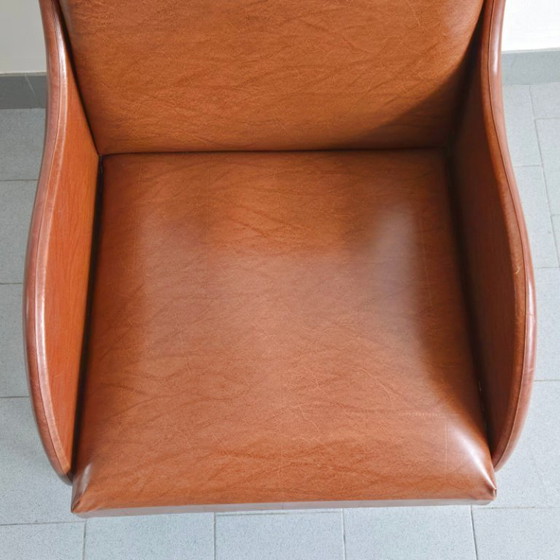 Image 1 of Poltrona francese vintage anni '60 in similpelle color avana e legno laccato nero.