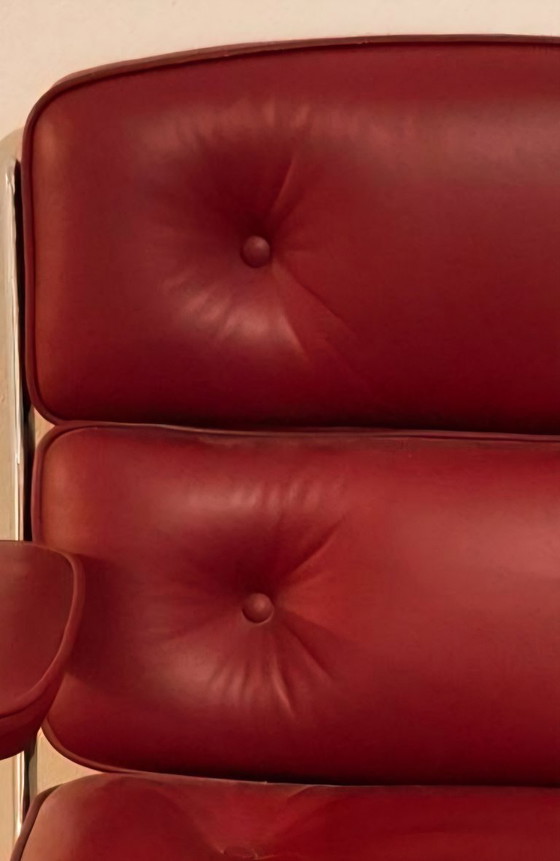 Eames Lobby chair ES104 burgundy – Charles Eames, Swivel chairs, Leather (photo 4 of 5)