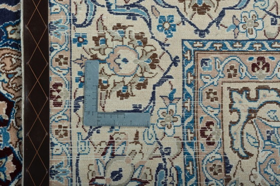 Image 1 of Hand-knotted Nain 9La oriental rug with silk content - 270 x 165 cm