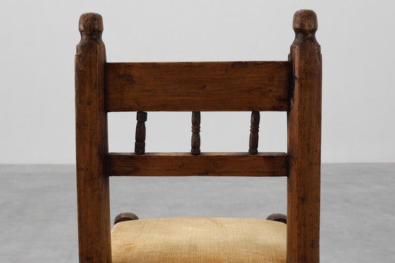 Image 1 of Sedia laterale spagnola in rovere intagliata a mano del XIX secolo con seduta in velluto