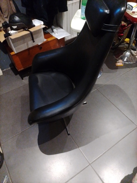 Image 1 of Fauteuil pivotant similicuir noir vintage 