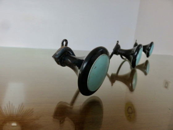 Image 1 of Porte manteau mural, 3 patères en bakélite, 50's 60's