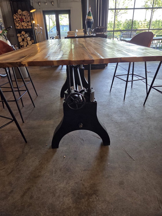 Adjustable table with machine base – De Arend, Dining tables, Metal, Wood (photo 3 of 5)