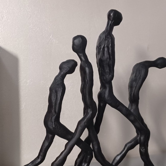 Scultura ispirata a Giacometti "Uomini vari che camminano" Ferro – Sculture, Iron (photo 10 of 11)