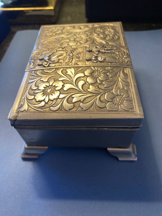 Decorative silver-plated metal box – 18th-century gallant scenes – Rococo style – Decorative Objects (photo 3 of 6)