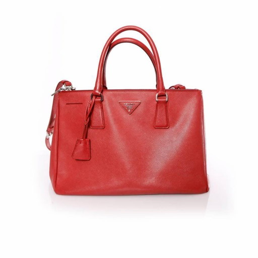 Prada, borsa tote Galleria in pelle saffiano rossa.