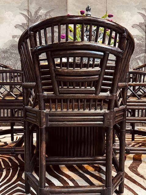 Image 1 of BRIGHTON EETHOEK …. 4 EETKAMERSTOELEN MODEL PAVILION EN TAFELPOOT MET ROOKGLAZEN BLAD CRESPI STYLE