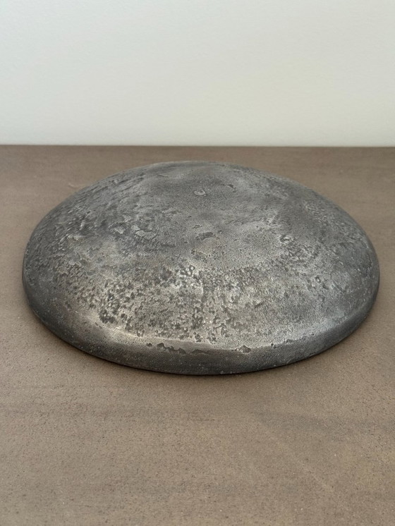 Image 1 of Schmuckschale/Aschenbecher aus Metall im brutalistischen Design, signiert vom Kykladischen Kunstmuseum