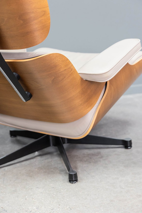 Image 1 of Sillón Eames + otomana