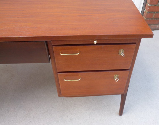 Indrukwekkend vintage teakhouten bureau – Wood (photo 7 of 12)