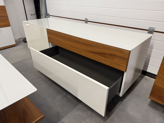 Image 1 of Hulsta Tv meubel wit noten hout 176