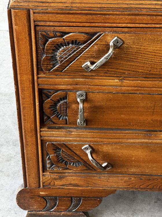 Kompakte Art-Deco-Kommode aus den 1930er Jahren, aus geschnitztem Holz und Marmor – Commode Art deco (photo 9 of 14)