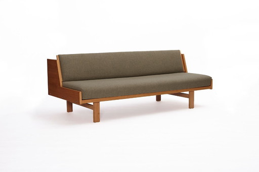 GE-258 Daybed by Hans J. Wegner for Getama, Denmark, 1950s.