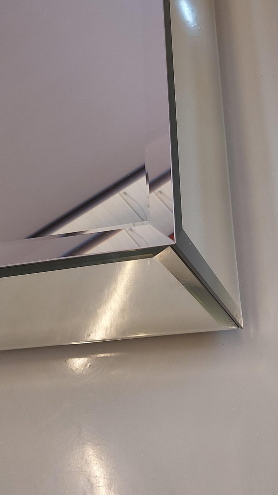 Image 1 of Paire de tables basses à miroirs.