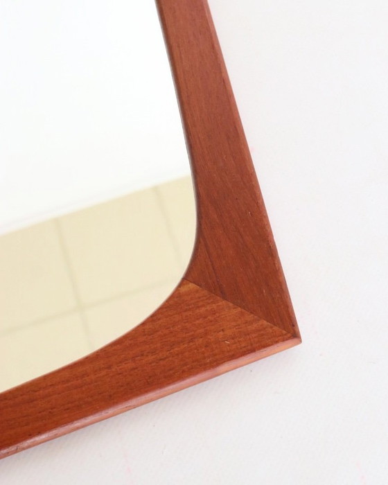 Image 1 of Espejo danés antiguo, marco de teca, forma orgánica, mediados de siglo.