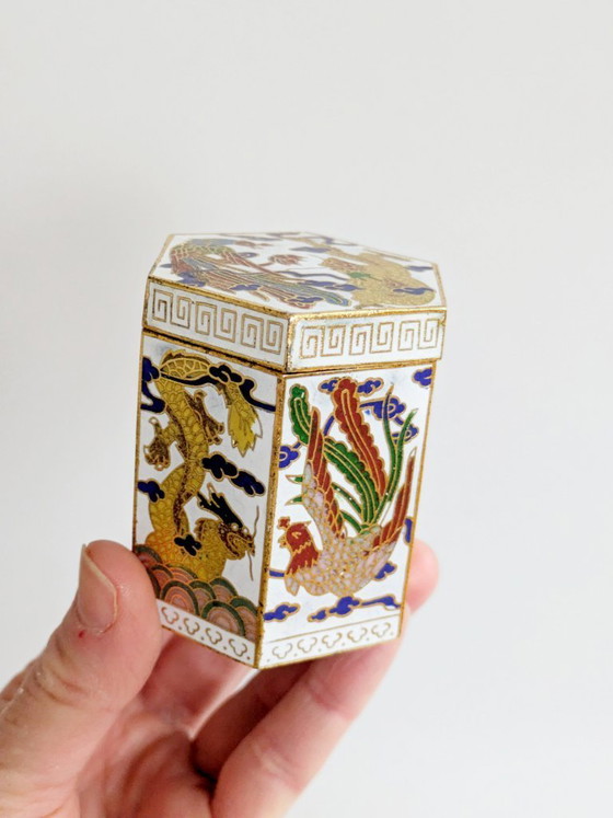 Image 1 of Set van 2 cloisonné doosjes met draak en feniks, wit emaille, vintage Chinese decoratie