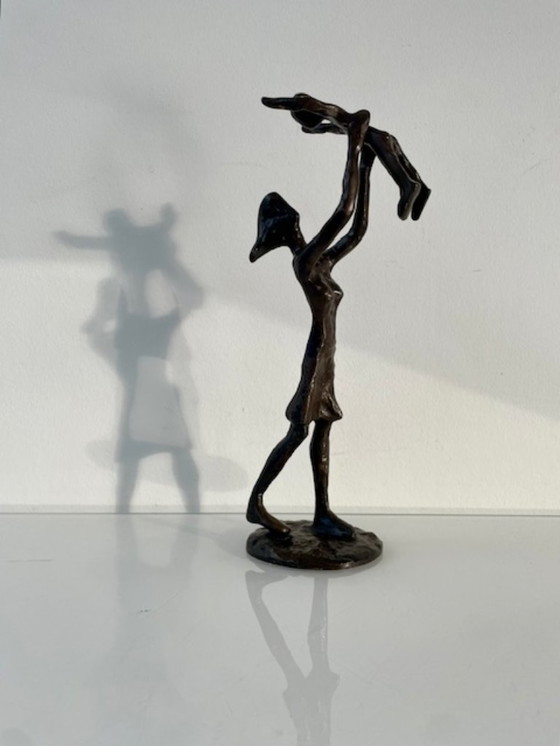 Image 1 of Bronze statue of mother and child – modern and expressive