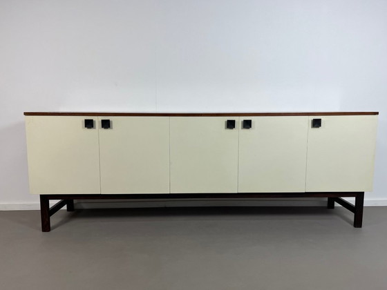 Image 1 of Aparador moderno de mediados de siglo fabricado en madera de wengué de los años 60.