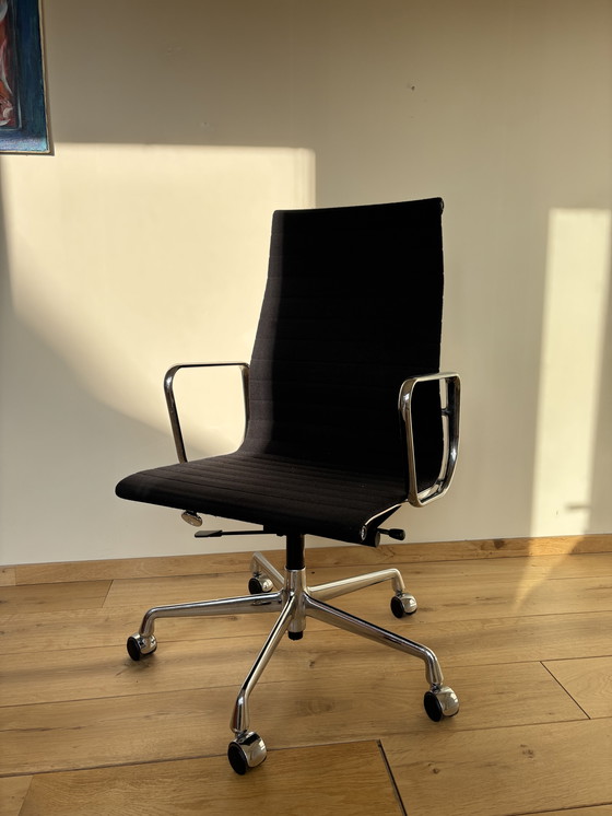 Image 1 of Silla Eames Aluminium Group EA119