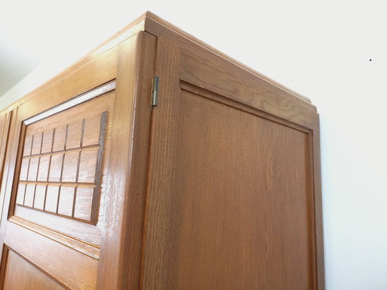 Image 1 of Armoire vintage style Art déco en bois de chêne massif des années 50