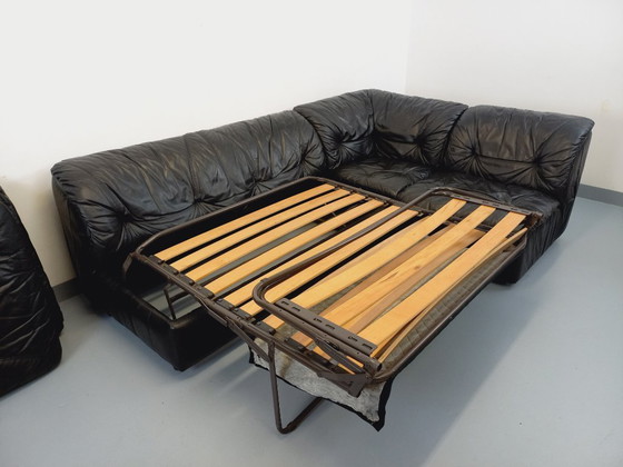 Image 1 of Canapé d’angle vintage composé de 3 modules en cuir noir avec lit intégré des années 70