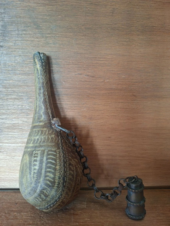Camel Hide Powder Flask with Dispensing Stopper and Suspension Chain. Bedouin Military Ethnography (photo 4 of 11)