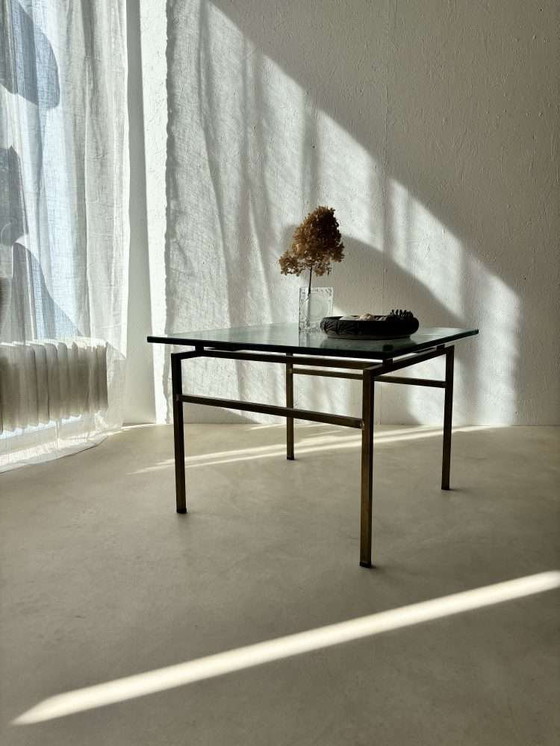 Image 1 of Table basse suédoise en laiton avec plateau en verre marbré, années 1960