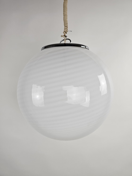 Image 1 of Große Glaspendelleuchte mit Wirbeleffekt aus Italien, Durchmesser 45 cm